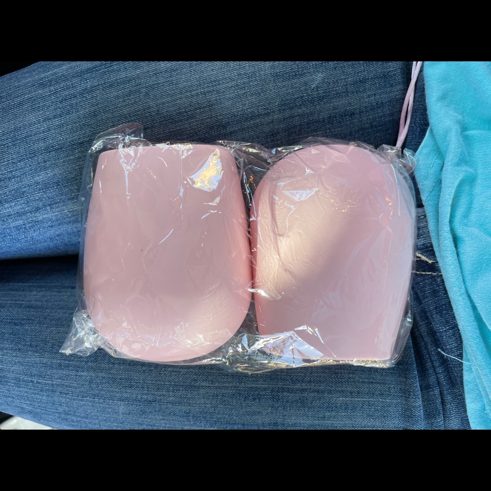 What a pair pink silicone wine glasses